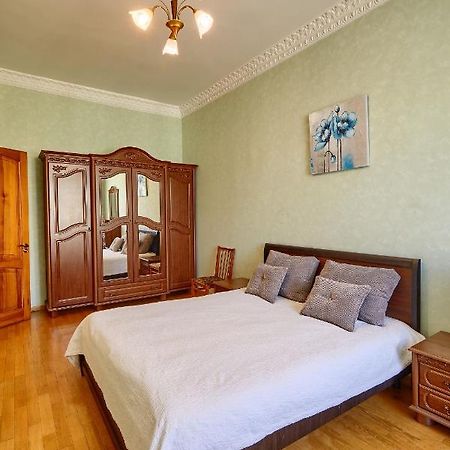Apartment Near Lva Tolstoho Square Kiev Eksteriør bilde