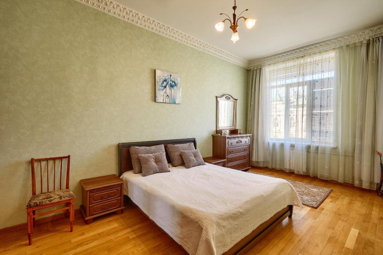 Apartment Near Lva Tolstoho Square Kiev Eksteriør bilde