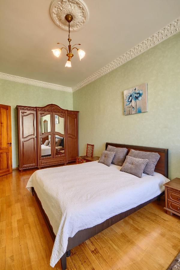 Apartment Near Lva Tolstoho Square Kiev Eksteriør bilde