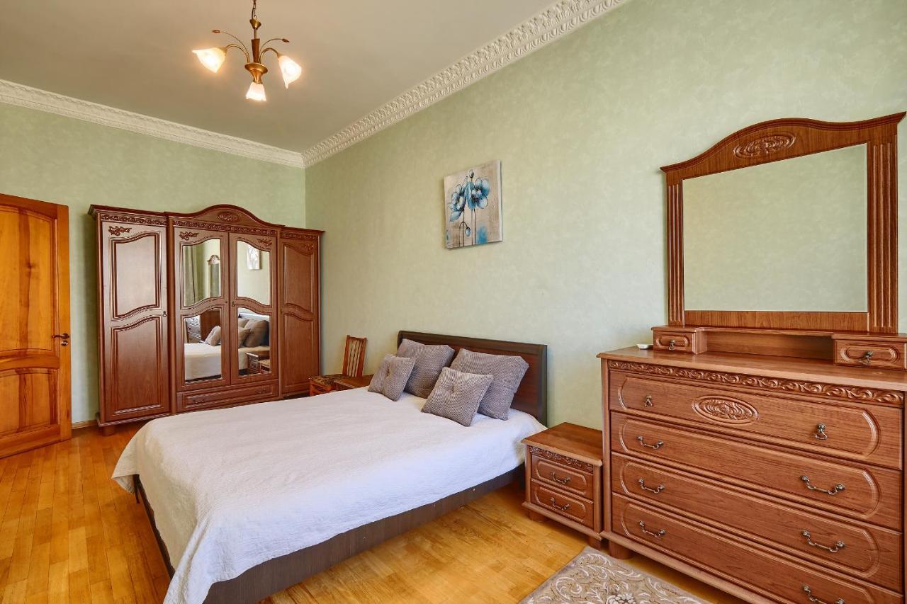 Apartment Near Lva Tolstoho Square Kiev Eksteriør bilde
